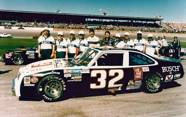 Busch number 32 in 1986 with the team on pit road