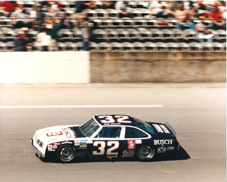 Busch number 32 in 1986 on the track