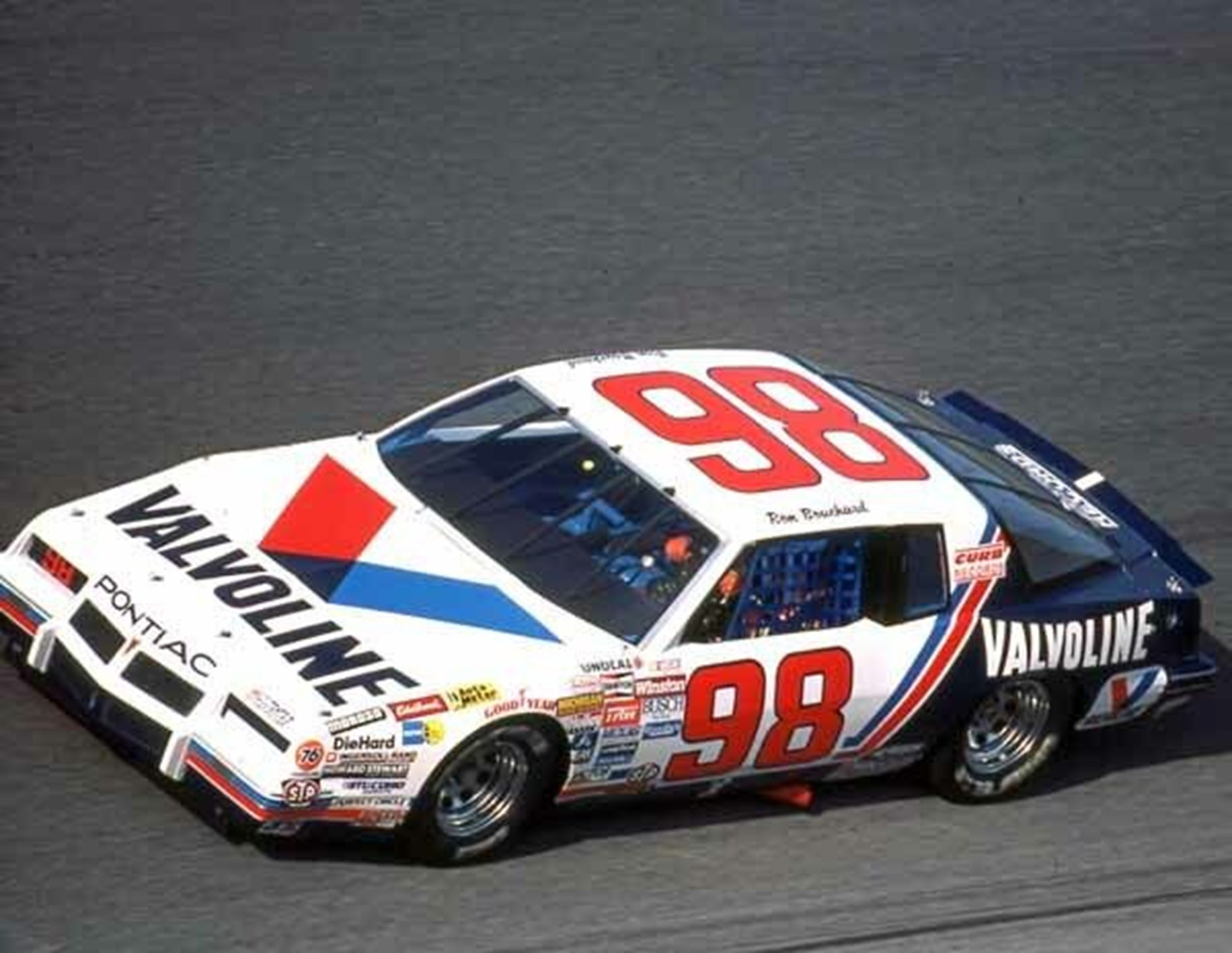 Valvoline number 98 in 1986 on the track